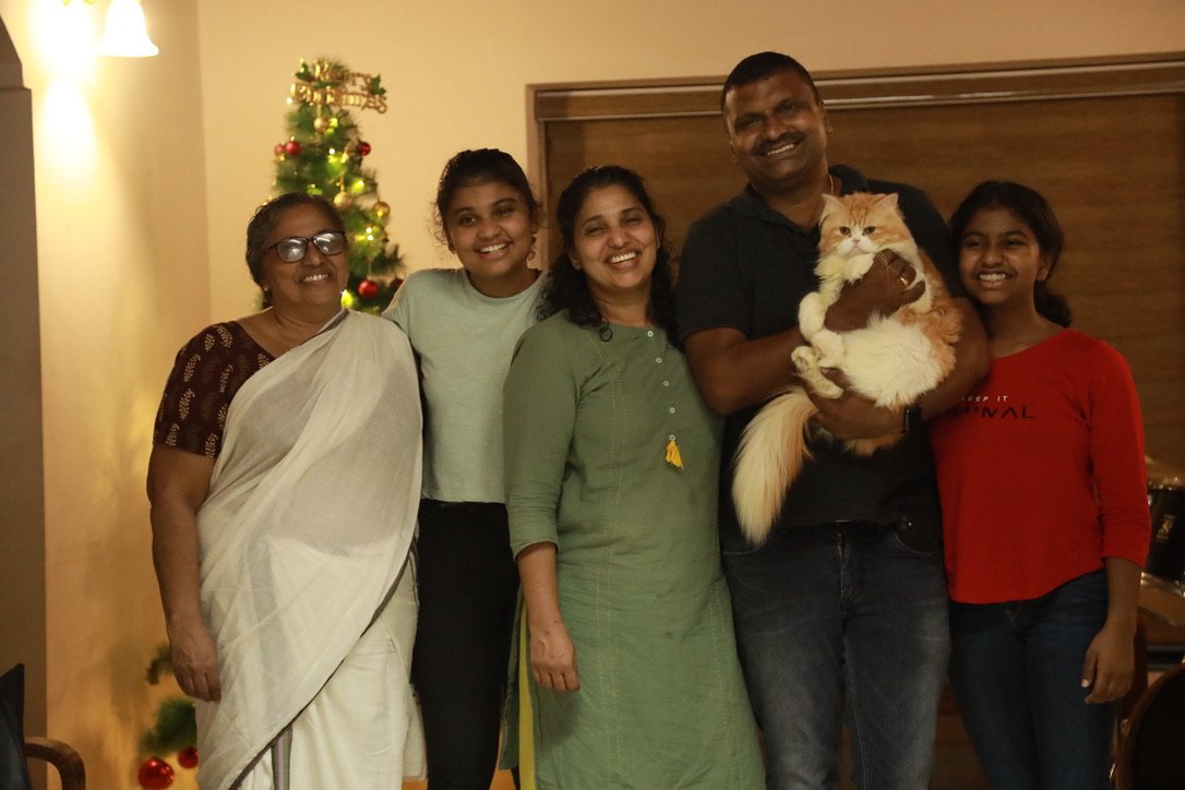 Amma with Kurian, Sandhya, Mariya, Rebecca and Luca in front of the Christmas tree
