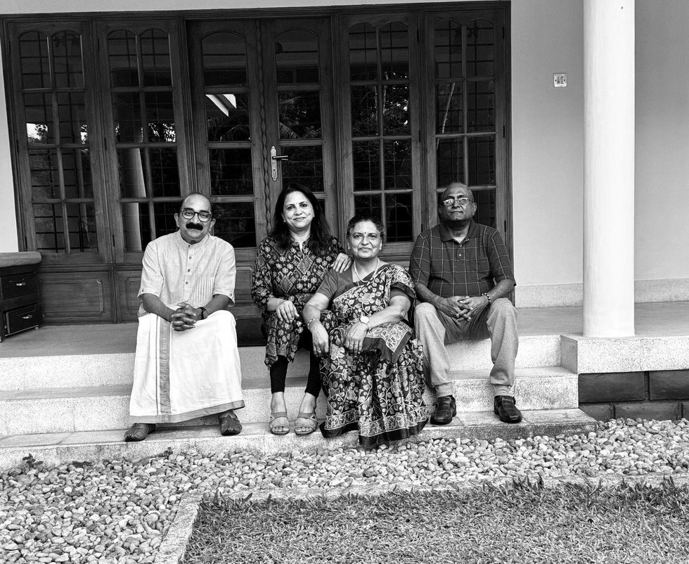 Kurian, Sandhya, Reena, Beena and family on the verandah steps